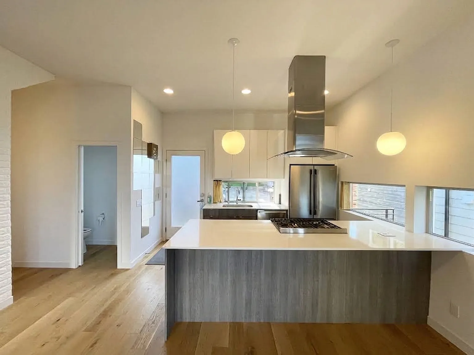 3 bed, 2.5 bath, 1714 sqft, $4,100 — Photo 3