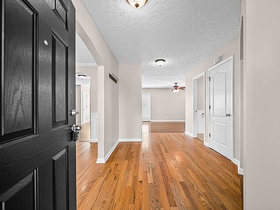 4th image of 850 Nandina Ct