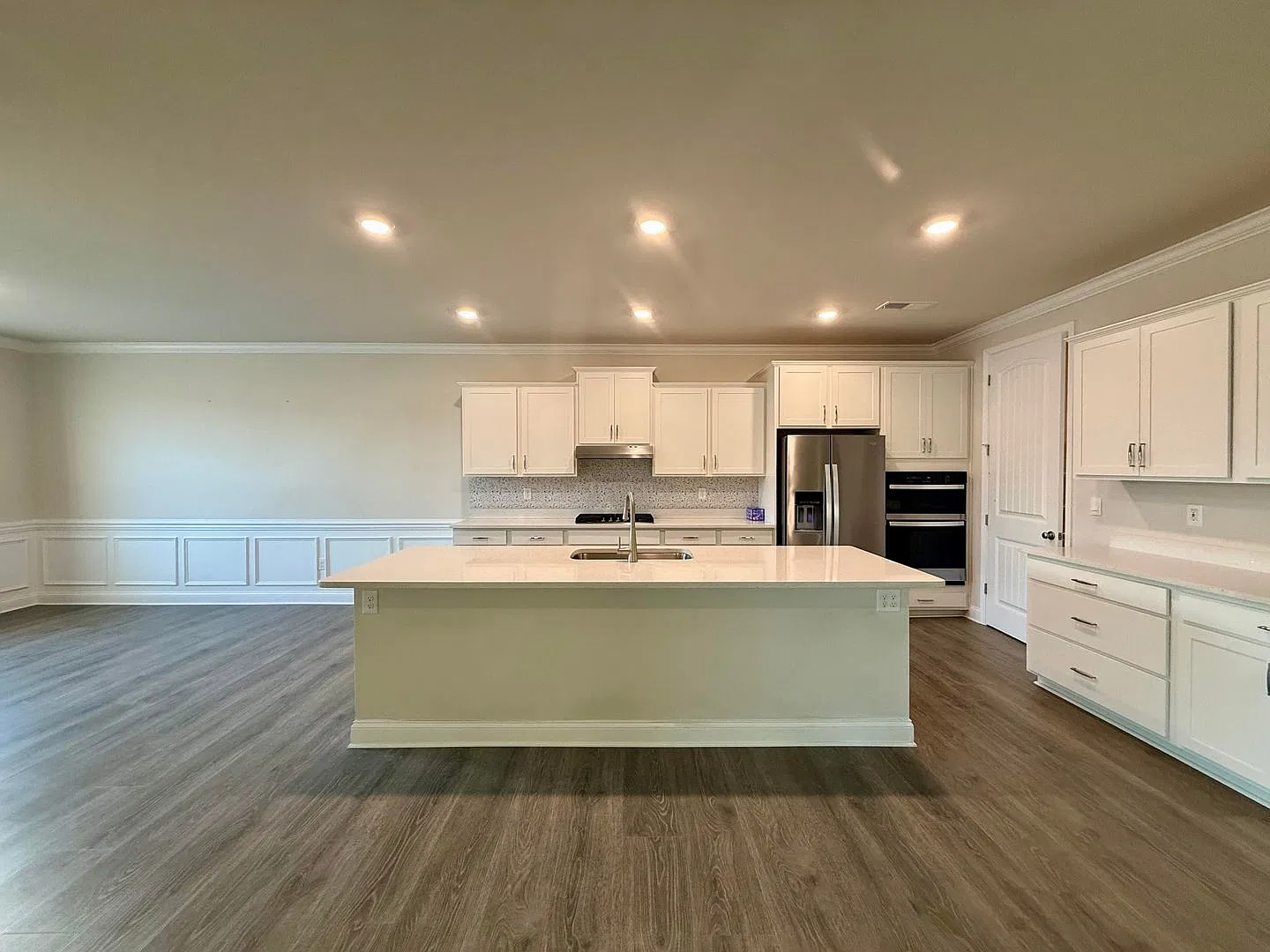 Modern Comfort Meets Easy Living in Headwater Cove! — Photo 3