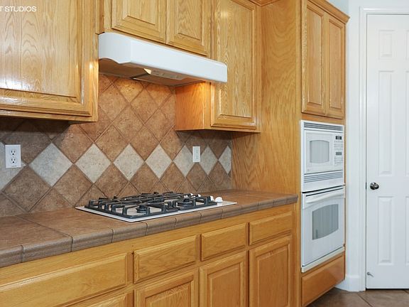 5th image of 2215 Lindenmeir Dr