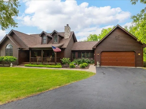 30 Lake Ridge Rd, Galena, IL 61036