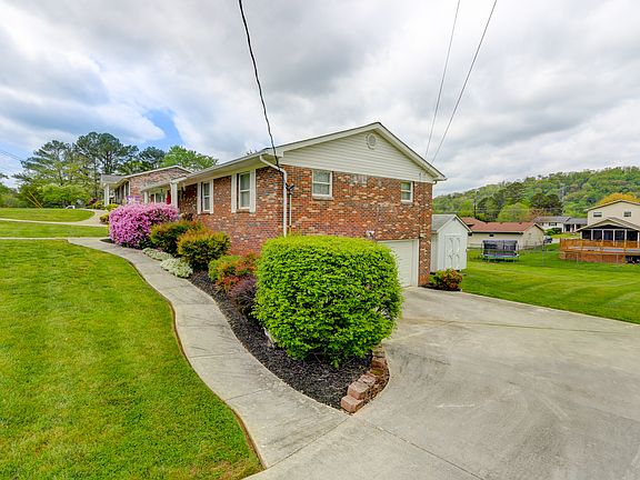 3rd image of 4217 Woodvale Dr