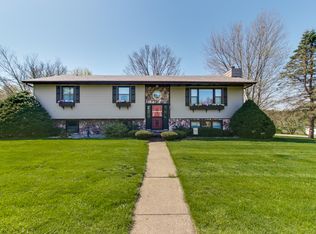 9105 Hilltop Ln, Bloomington, IL 61705