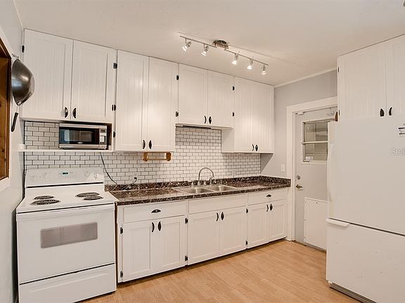 5th image of 755 Ponder Ave