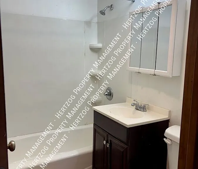 208 W Hartford Ave — Photo 12