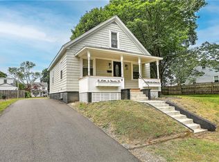 49 Crescent View Ave, Riverside, RI 02915
