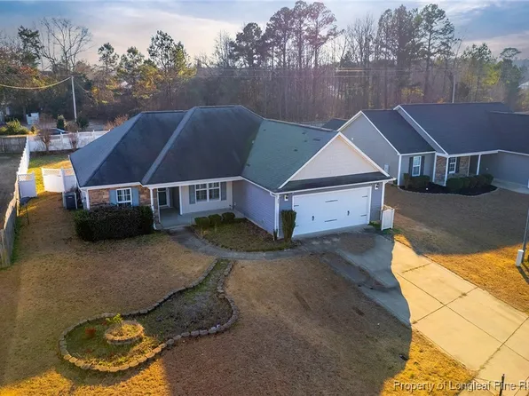 700 Hogart St, Raeford, NC 28376