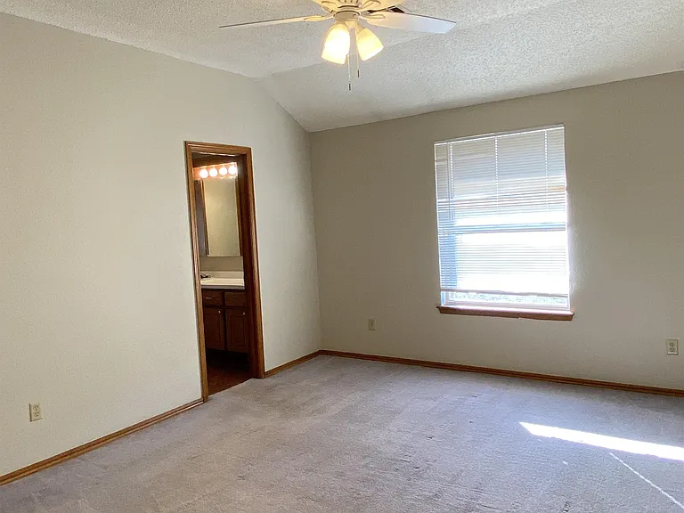 13101 Mapleleaf Dr — Photo 11