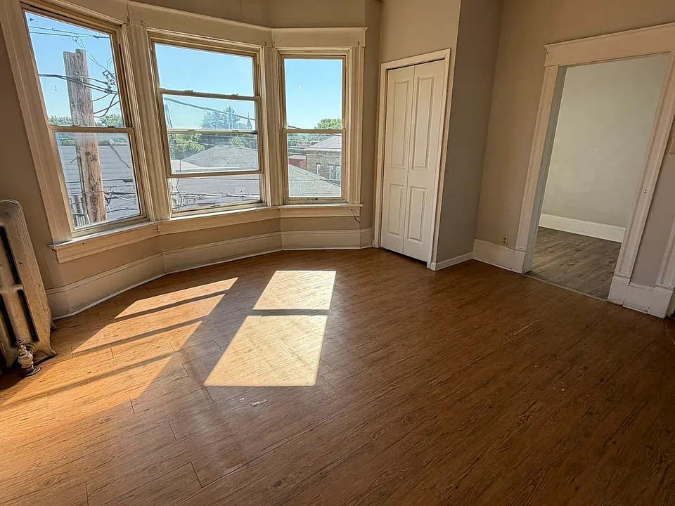 568 Main St #6