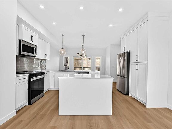 4th image of 145 S Chelsea Mews #96
