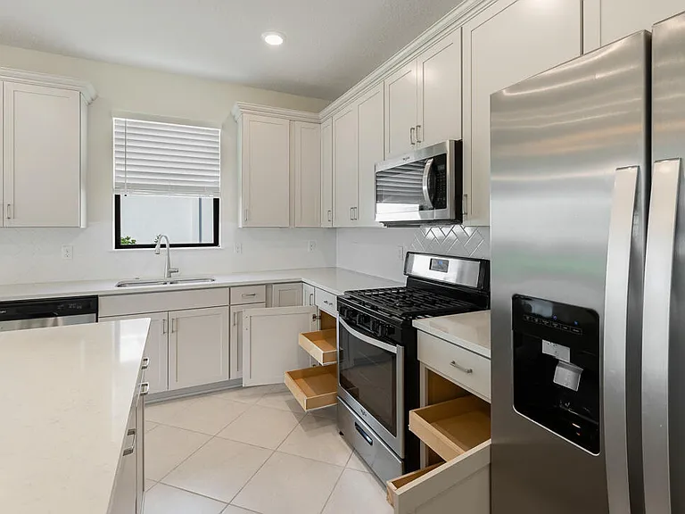 471 SE Vallarta Dr — Photo 13