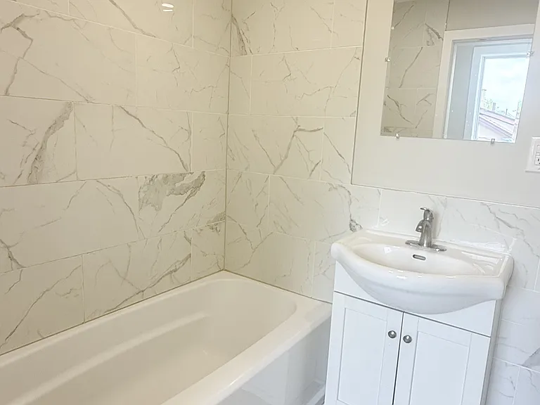 1495 Gladstone Ave #302 — Photo 14