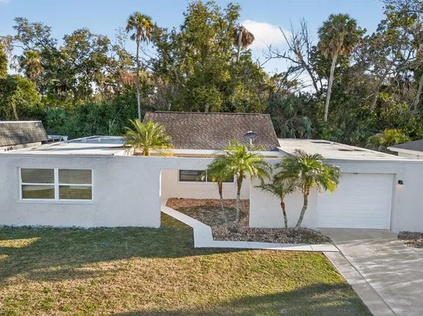 3340 Honeymoon Ln, Holiday, FL 34691