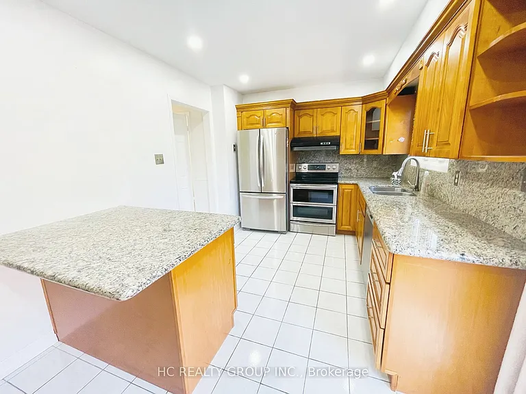 37 Page Cres — Photo 10