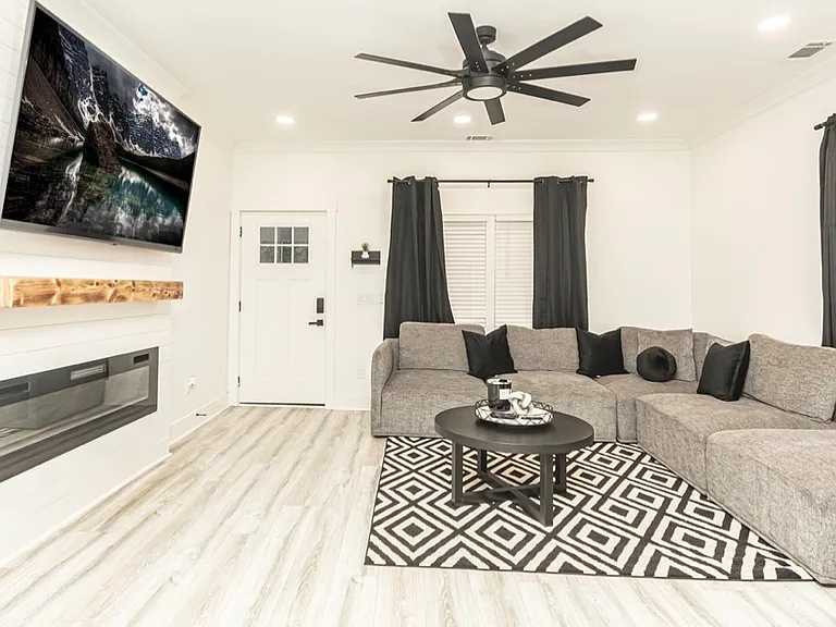 330 Macon Ave — Photo 4