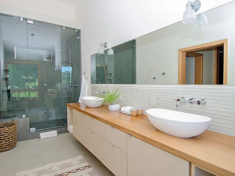 1072 Urania Ave — Photo 20