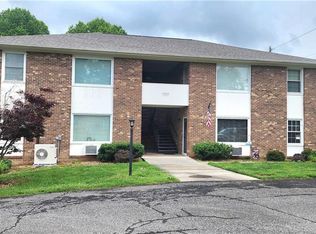 1707 N Main St APT C4, Mount Airy, NC 27030