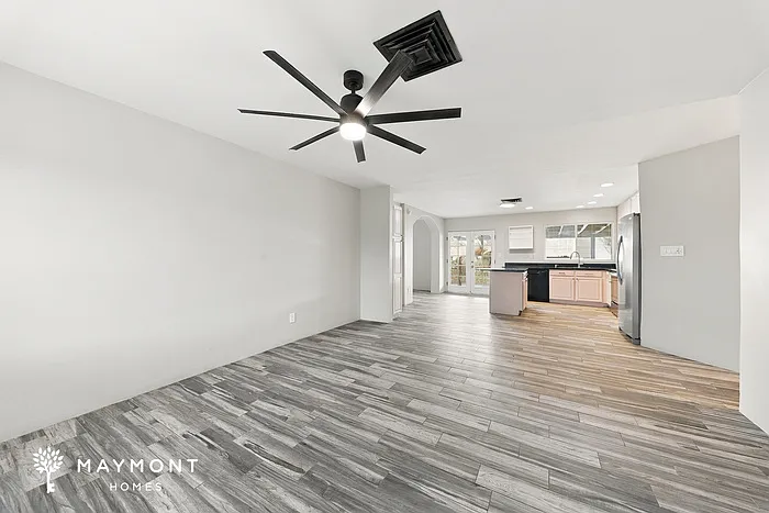 3 bed, 2.0 bath, 1380 sqft, $2,100 — Photo 4