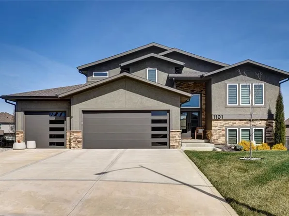 1101 SW Brookside Ct, Blue Springs, MO 64064