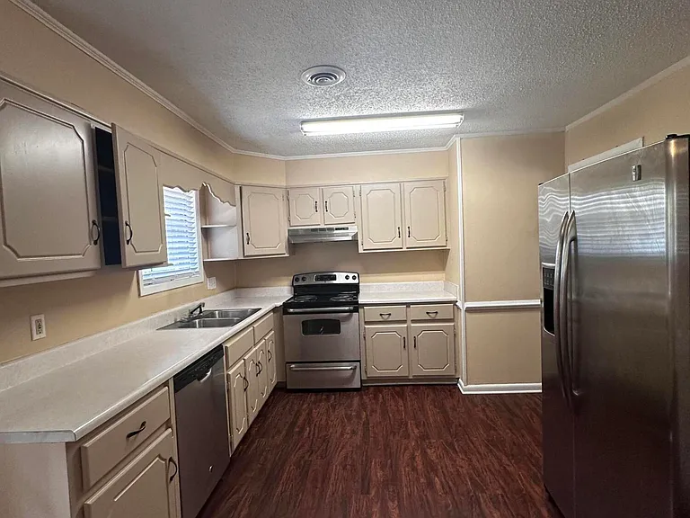 2377 Dublin Dr — Photo 10