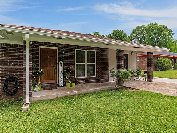 3rd image of 311 Glenhaven Cir