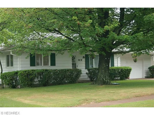 44 W Main St photo 1