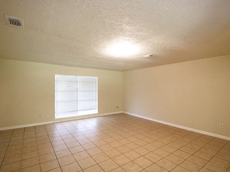 9526 Balsam Ln — Photo 11