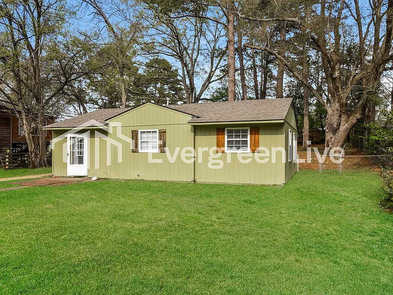 1119 Glenwood Rd — Photo 2