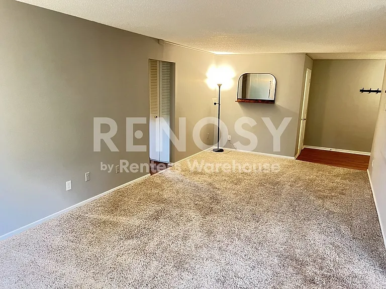 1304 W Medicine Lake Dr #118 — Photo 6