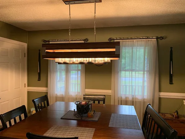 41 Stockton Rd, Kendall Park, NJ 08824