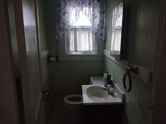 5th image of 6951 Vincent St