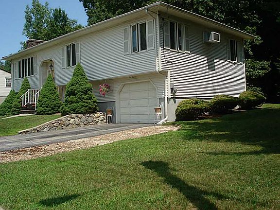 3rd image of 6 Joyce Dr