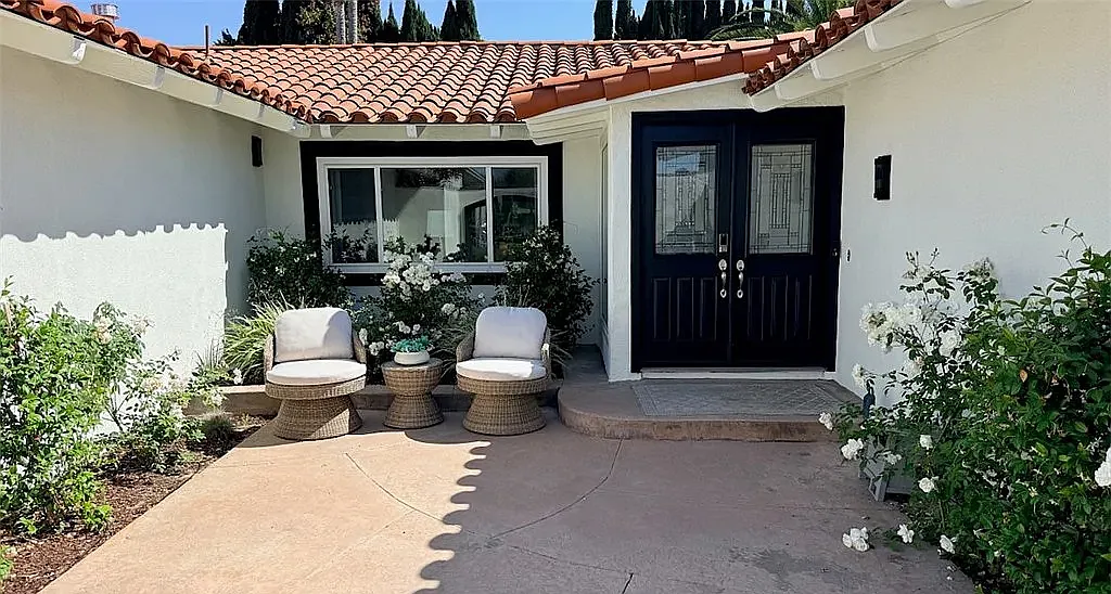 26351 Tarrasa Ln — Photo 3