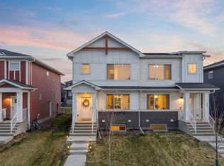 1053 W Lakeview Dr, Chestermere, AB T1X 2T2