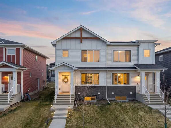 1053 W Lakeview Dr, Chestermere, AB T1X 2T2