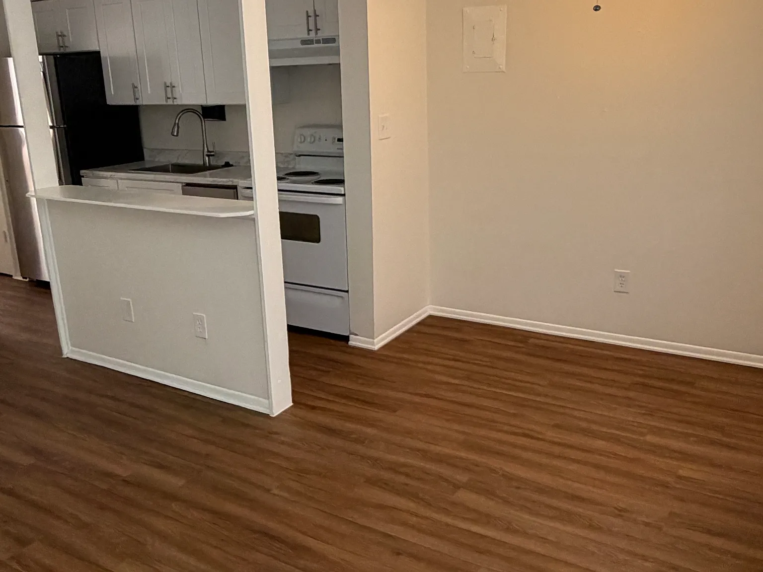 1 bed, 585 sqft, $1,145 — Photo 3