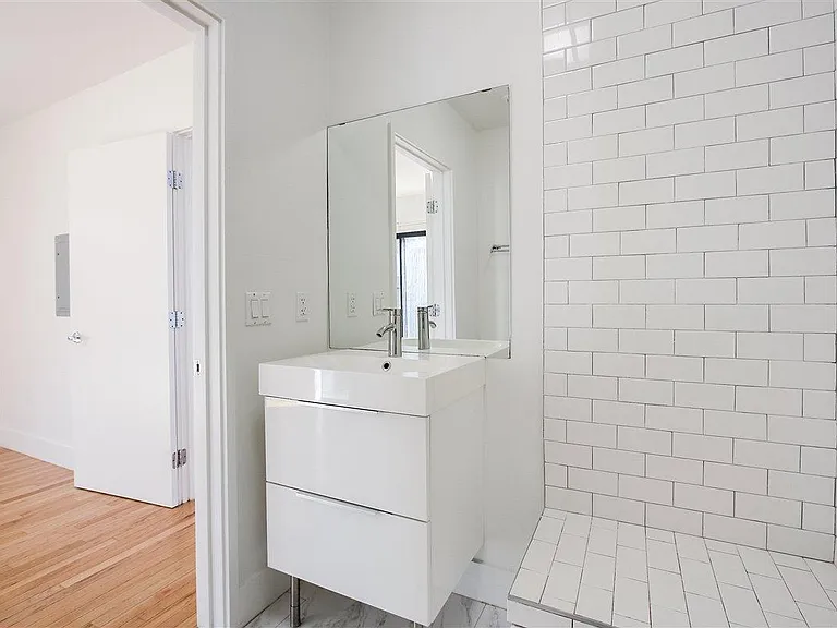 421 N Vendome St #1/2 — Photo 21