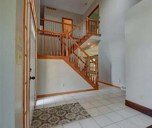 3rd image of 2949 170th St