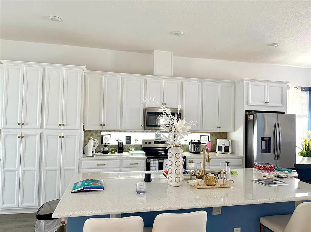 4 bed, 3.5 bath, 2933 sqft, $3,950 — Photo 3