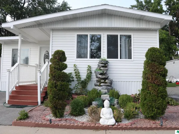 12632 Pratt Plz #256, Omaha, NE 68164