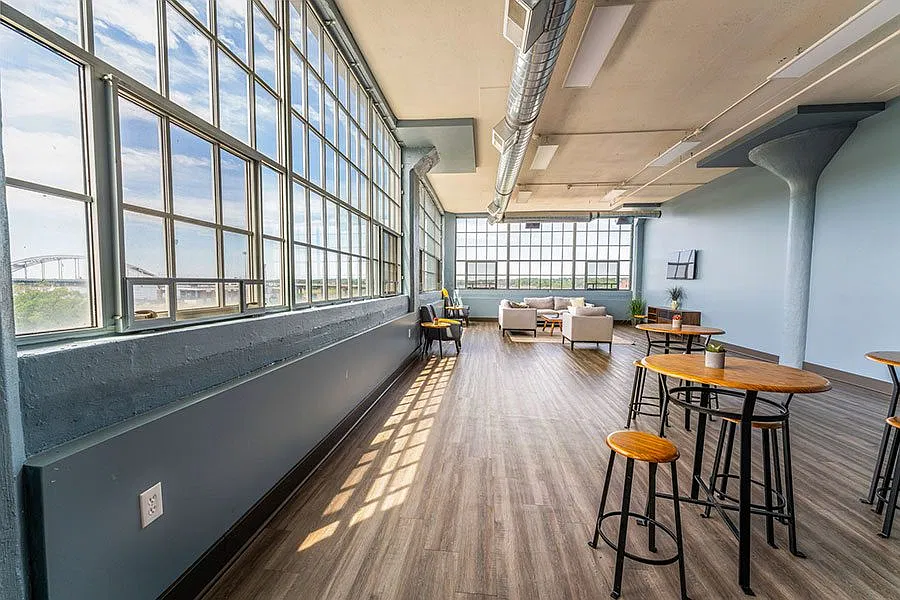 RIVERWALK LOFTS — Photo 4