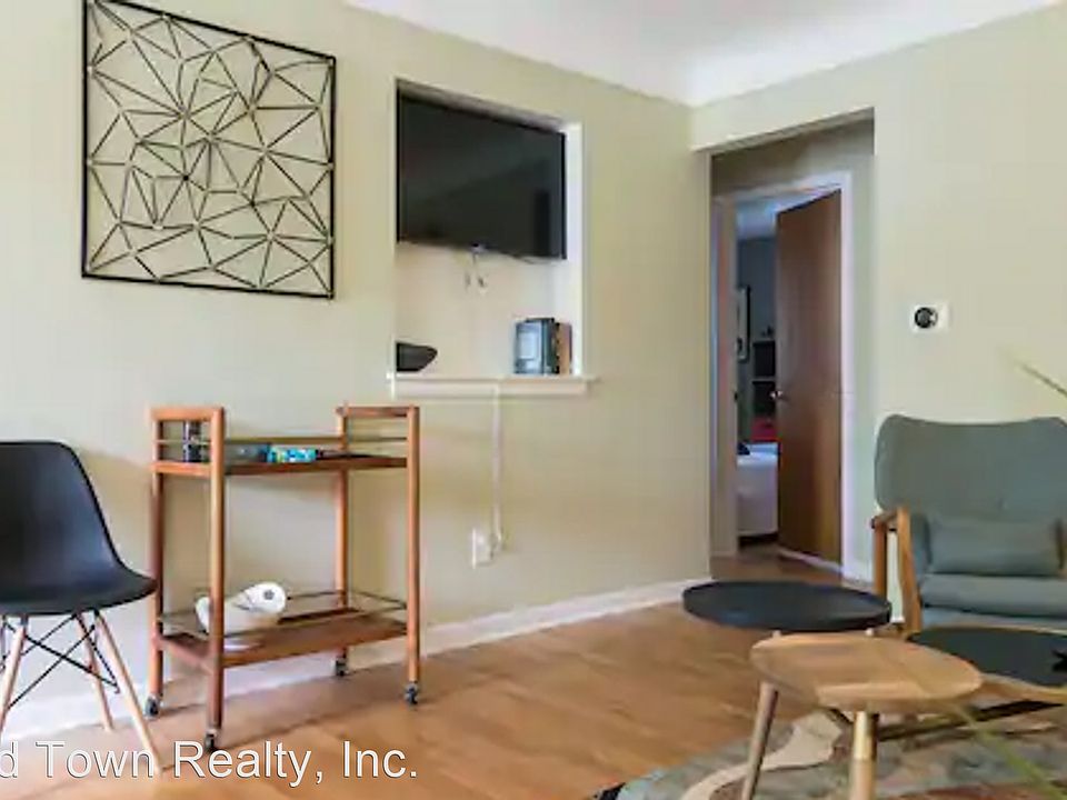 1st image of 951 Arbordale St