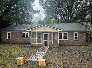 53 Forest Rd, Hemingway, SC 29554