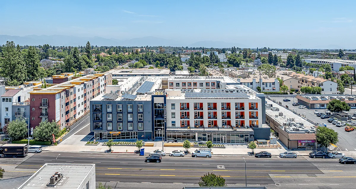 Building Photo - 9530 Reseda Blvd