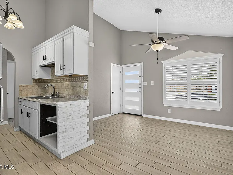 9128 Bur Oak Cir — Photo 9