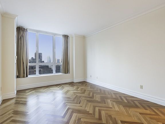 4th image of 351 E 51st St APT 12B