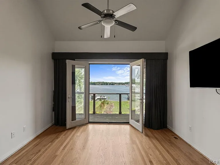 2380 Walnut Lake Rd — Photo 16