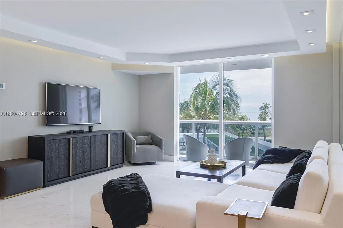 Building Photo - 10275 Collins Ave #320