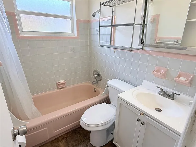 5541 Lown St N #SOUTH — Photo 14
