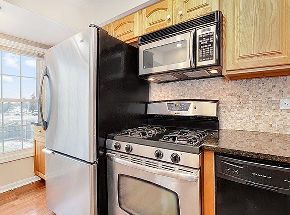 4th image of 2700 Meadowdale Ln